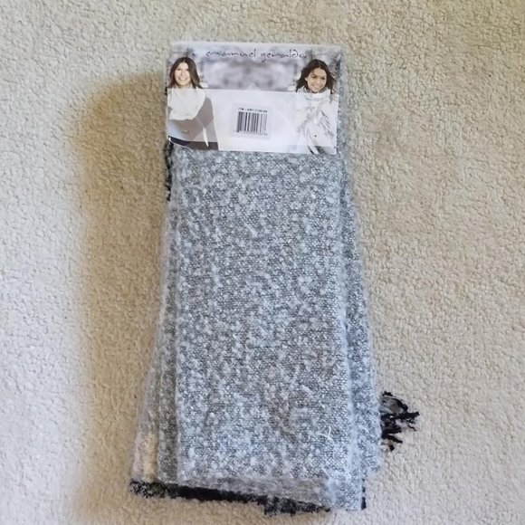 emanuel geraldo Blanket and Infinity Scarf 2 Pack - Picture 5 of 6